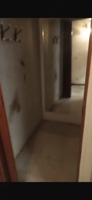 Local con dos vestidores un baño con dos fechadas