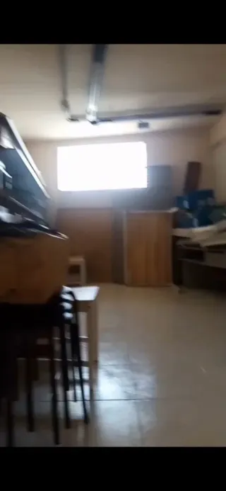 Local con dos vestidores un baño con dos fechadas