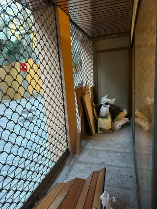 Local con dos vestidores un baño con dos fechadas