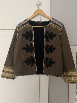 Chaqueta militar étnica bordada