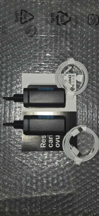 Lotto di 2 Kit Completi Caricatore + 2 Cavi USB-C