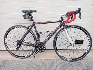 Bicicleta de carretera en perfecto estado