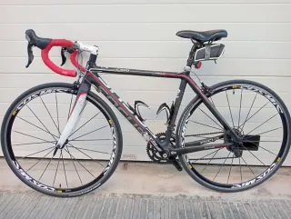 Bicicleta de carretera en perfecto estado