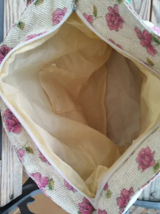 Bolso rafia flores rosa estilo cottagecore