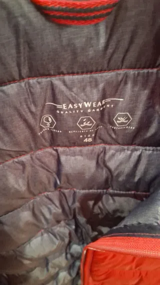 Chamarra roja, pluma  talla 48