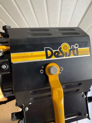 Foco Desisti Leonardo 310 + trípode desisti