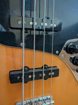 Bajo jazz bass Squier Vintage modified 70s + Ampli