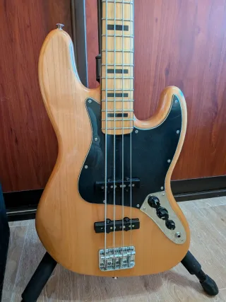 Bajo jazz bass Squier Vintage modified 70s + Ampli