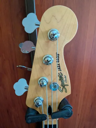 Bajo jazz bass Squier Vintage modified 70s + Ampli