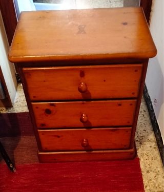 Mesita de noche pino macizo 3 cajones
