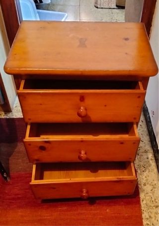 Mesita de noche pino macizo 3 cajones