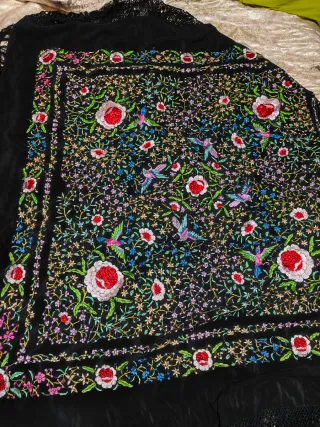 Mantón de Manila bordado flores y pájaros rf 033