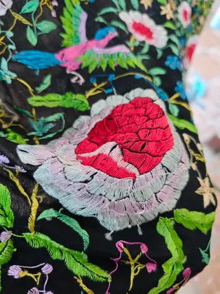 Mantón de Manila bordado flores y pájaros rf 033