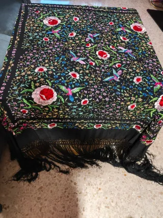 Mantón de Manila bordado flores y pájaros rf 033