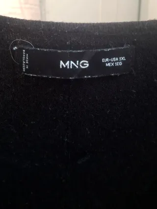 Amplio jersey de punto fino.