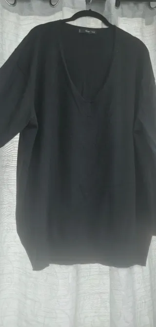 Amplio jersey de punto fino.