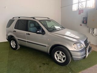 Mercedes-Benz Clase M 2001