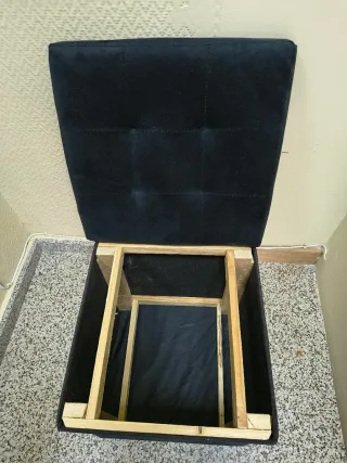 Butaca terciopelo negro con cajón madera
