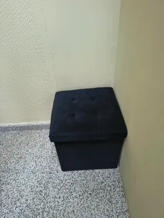 Butaca terciopelo negro con cajón madera