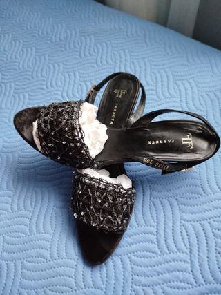 Sandalia con cristal talla 38