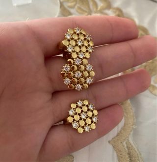 Conjunto de joyería dorada elegante (collar, anill