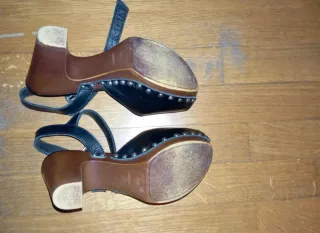 Sandali donna tacco legno borchie