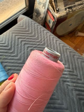 Lote 5 hilos coser (negro, rosa, verde, azul)