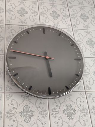 Reloj de pared moderno