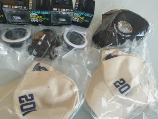 Lote X-Mini altavoces, gorras y más