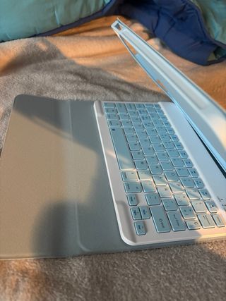 Funda con teclado Bluetooth para tablet/iPad nueva