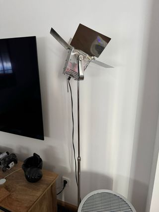 Lámpara tipo foco de luz indirecta