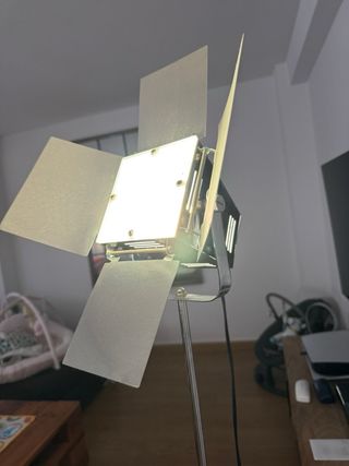 Lámpara tipo foco de luz indirecta