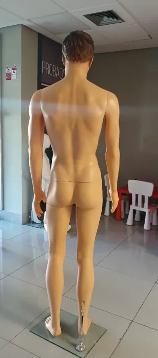 Maniquí Masculino Beige