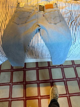 Pantalón Levi's nuevo con etiqueta