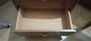 Mesita de noche de madera