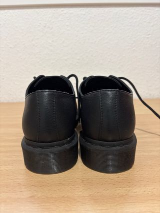 Zapatos Dr. Martens Talla 38 Negros