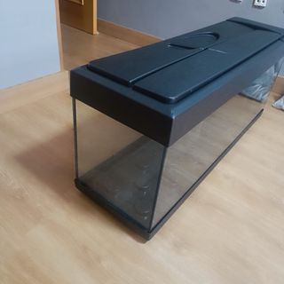 Pecera/acuario de aproximadamente 120 litros
