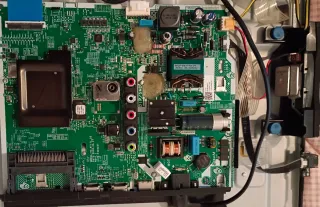 Samsung TV 32 UE32N4005AW con mando