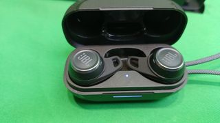 Auriculares JBL Reflect Aero con tecnología