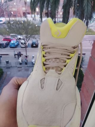 Zapatillas Converse Beige y Amarillo