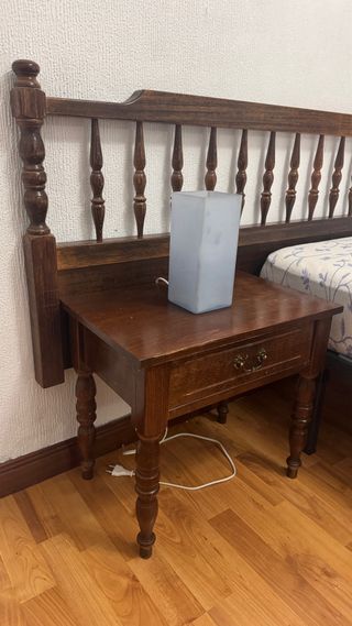 Cama matrimonio con mesillas y cabecero