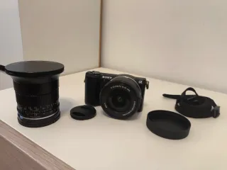 Cámara Sony Alpha 5000 + Objetivo 16-50 mm