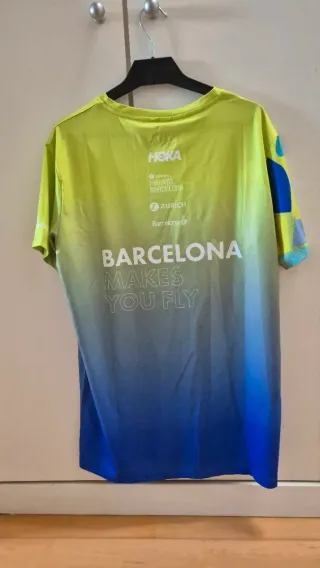 Camiseta Hoka Maratón de Barcelona 2026.