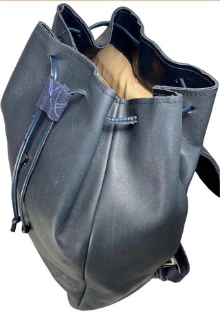 Mochila de piel azul