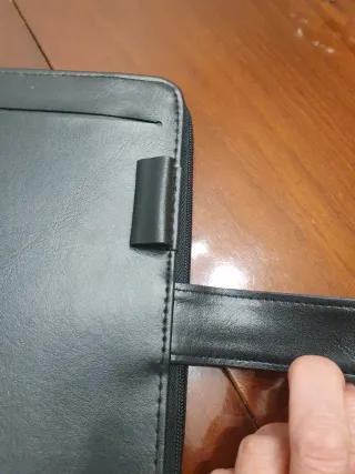 Agenda vintage mano con diario y cartera polipiel