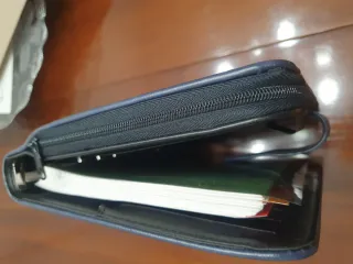 Agenda vintage mano con diario y cartera polipiel