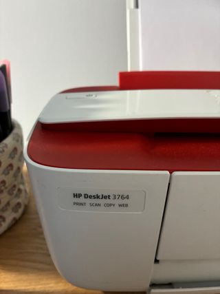 Impresora HP Todo en Uno Roja y Blanca