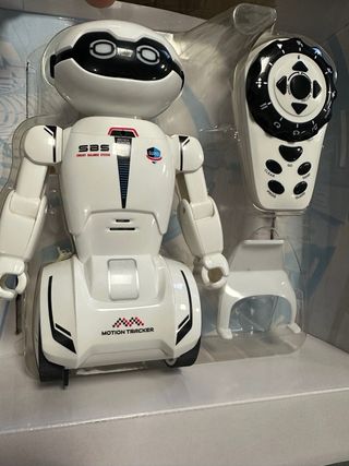 Robot SilverLit MacroBot con baterias