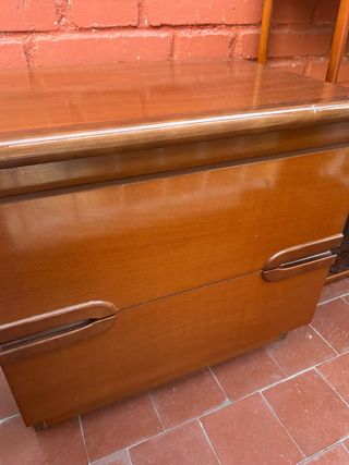 Mesita de noche de madera