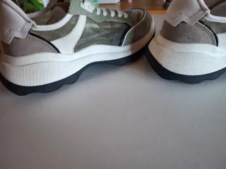 Zapatillas Zara con lateral transparente